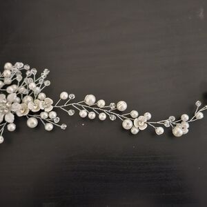 Chic Silver Floral Hair Vine